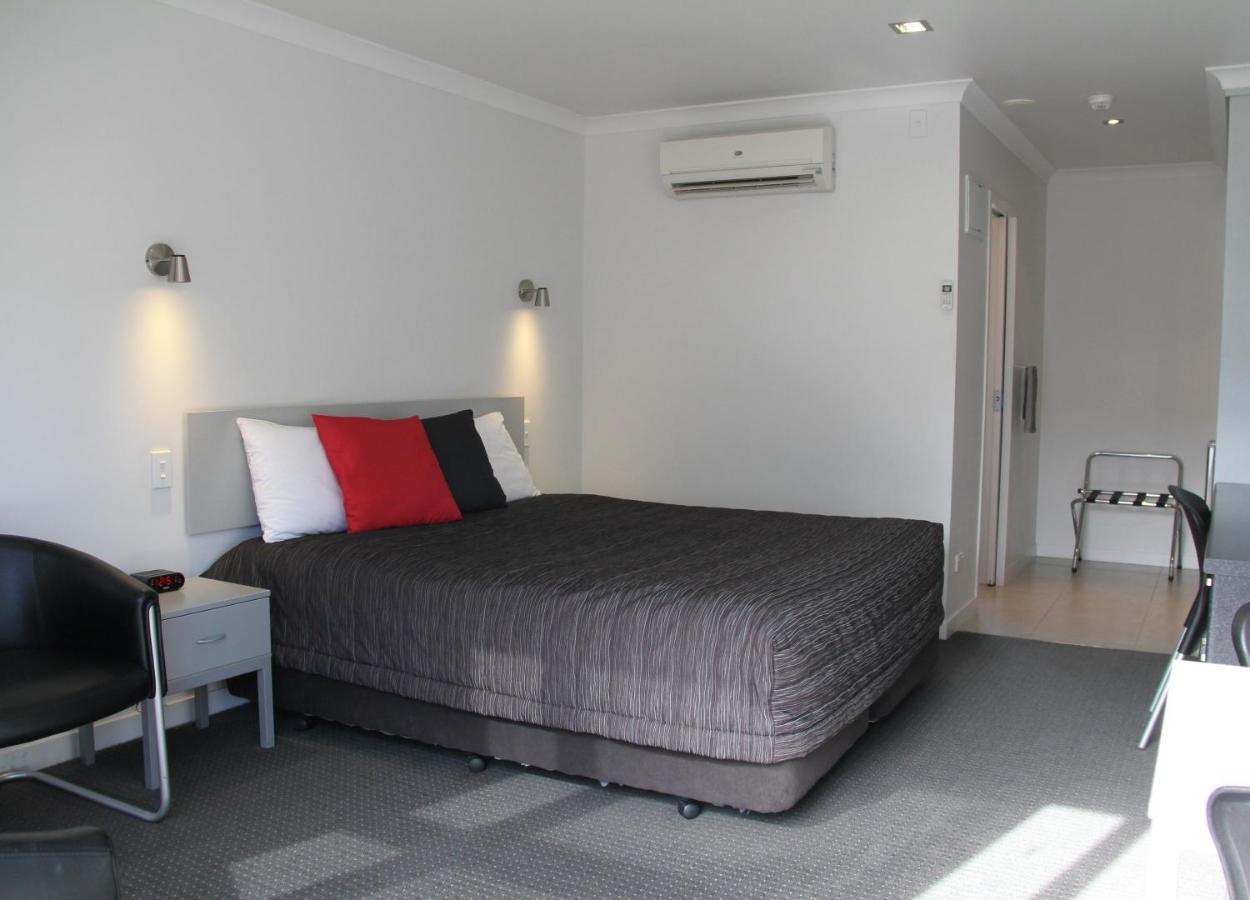 プケクラ モーター ロッジ ニュープリマス エクステリア 写真 A typical motel room