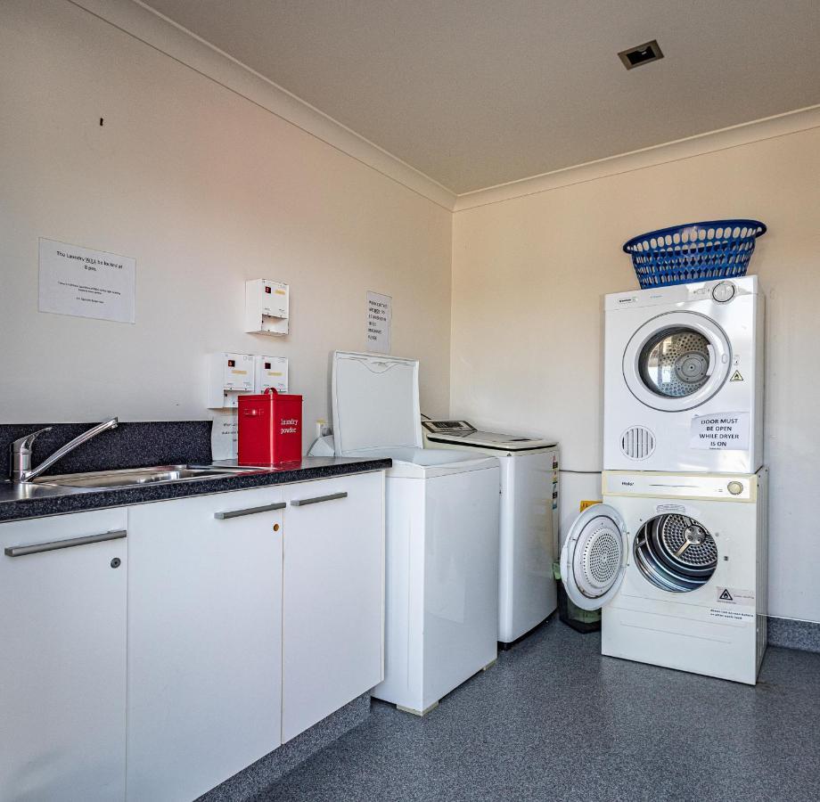プケクラ モーター ロッジ ニュープリマス エクステリア 写真 Laundry facilities at the University of Otago